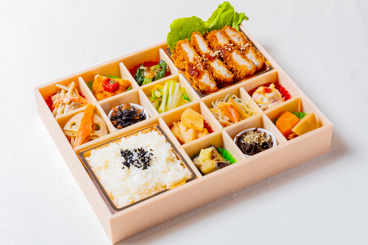 トンカツと彩り錦御膳