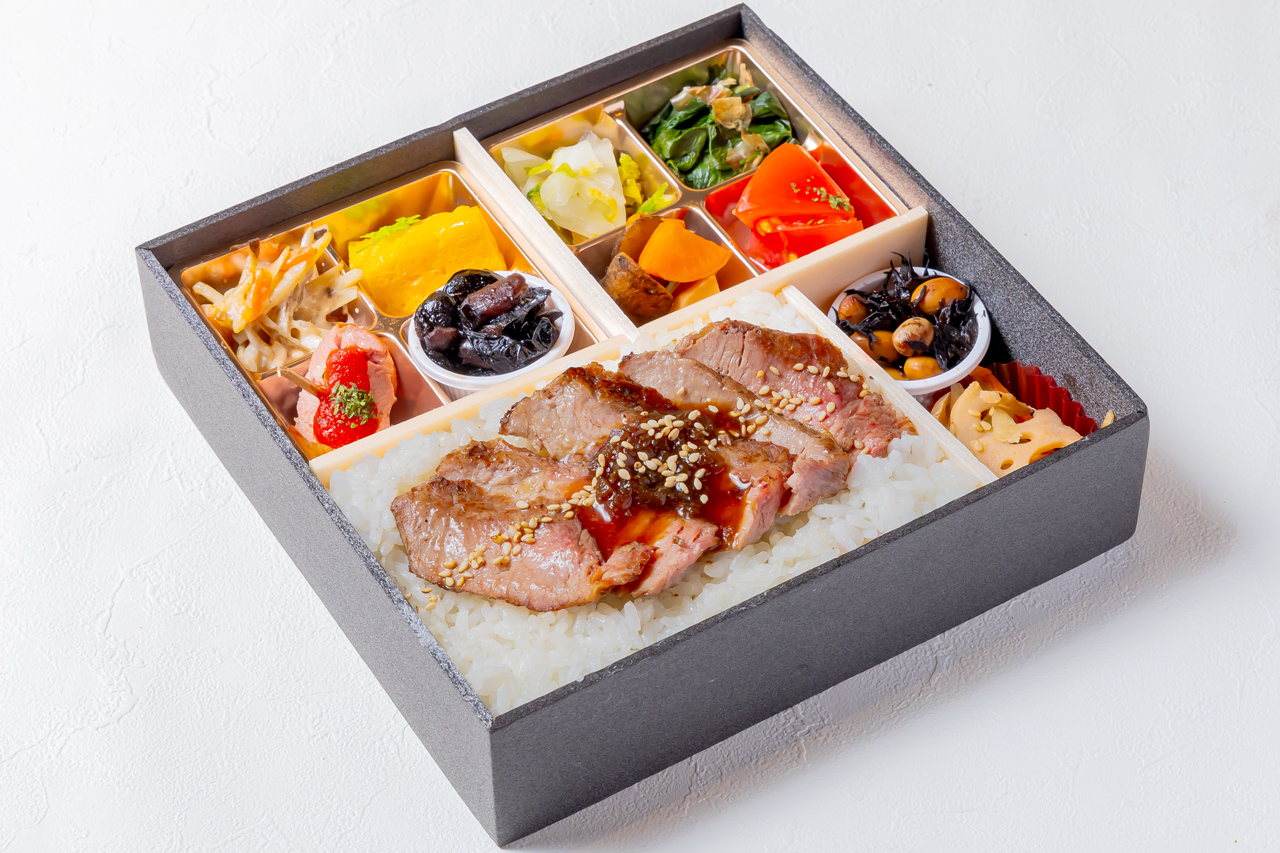 季節の副菜ステーキ重と四季和膳