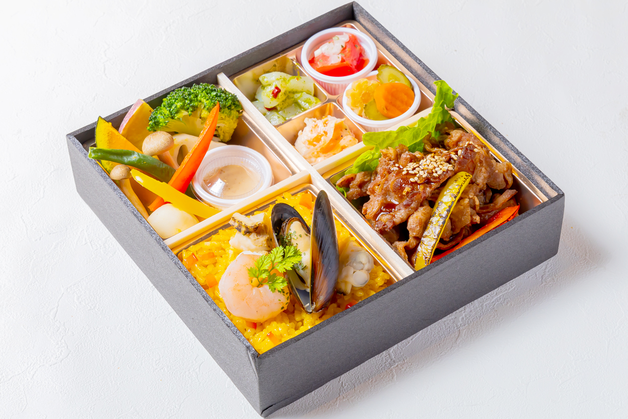 季節の副菜パエリアと焼肉洋膳